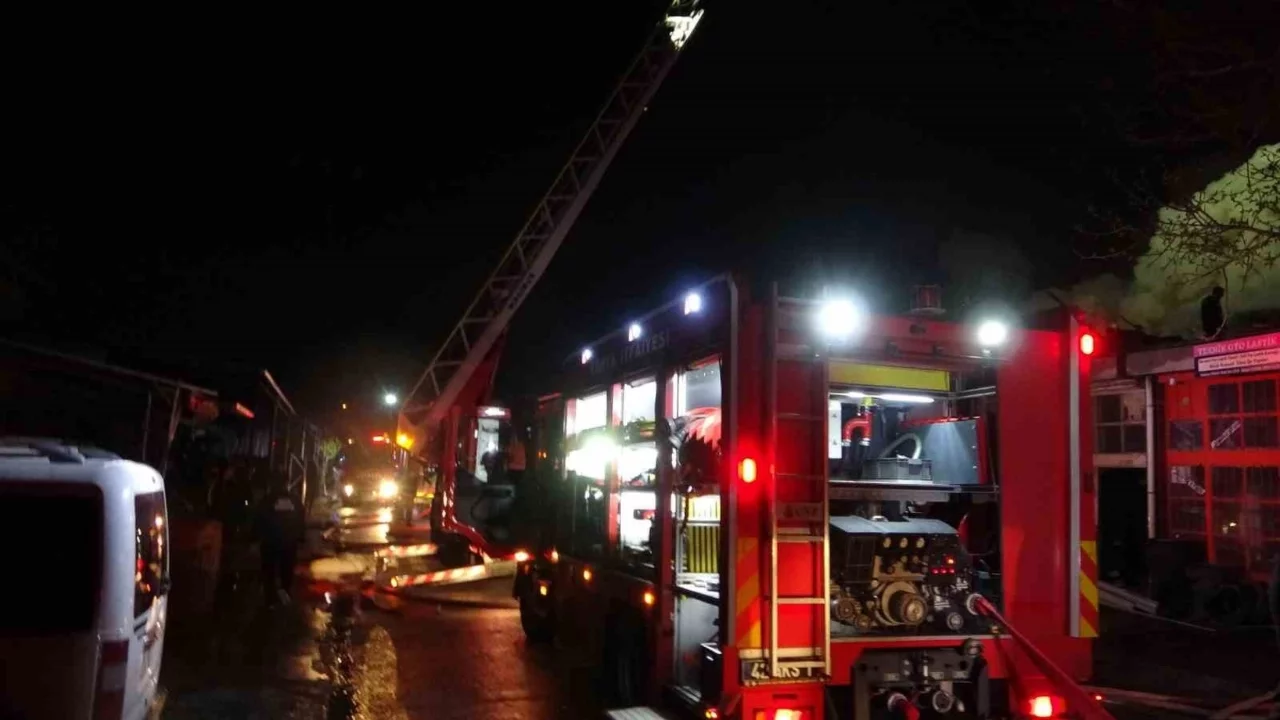 Konya'da iş yeri yangını: 2 yaralı