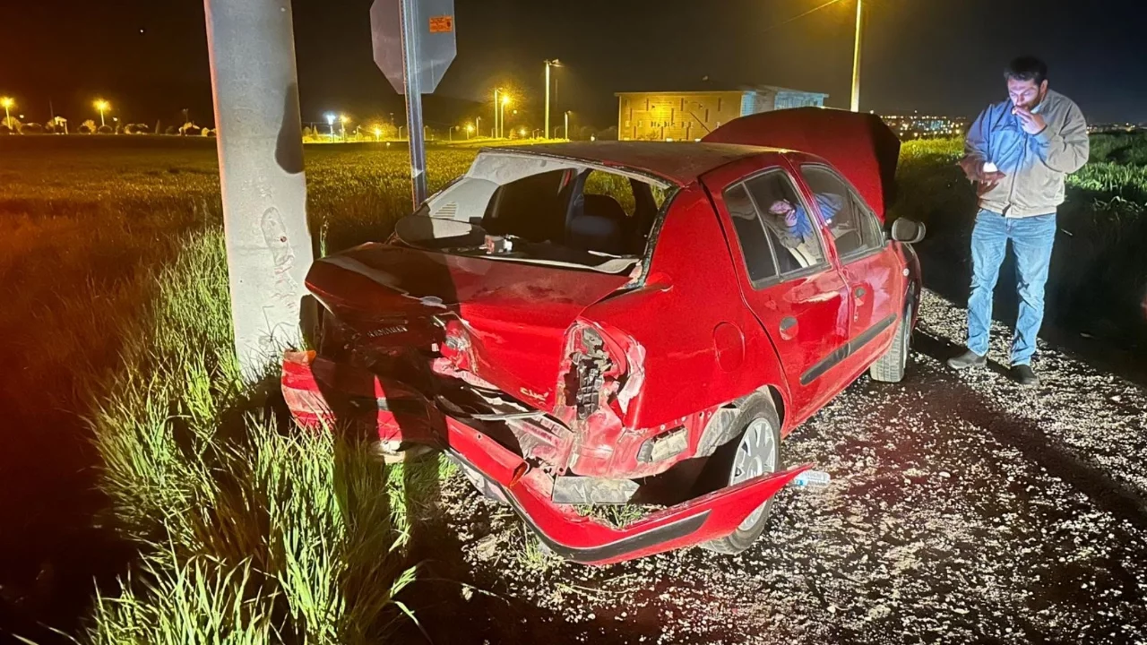 Tekirdağ'da iki otomobil çarpıştı: 2 yaralı