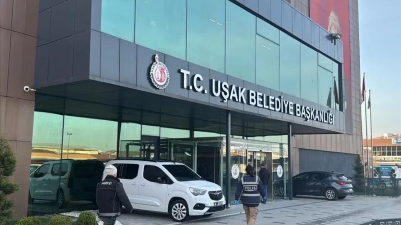 Uşak Belediyesi'ne 2. dalga operasyon! 25 kişi gözaltına alındı