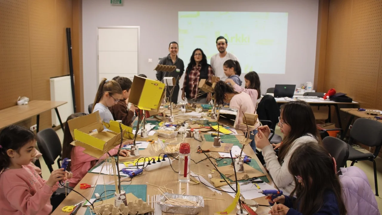 Bursa'da geleceğin mimarları 23 Nisan'da hayallerini tasarladı