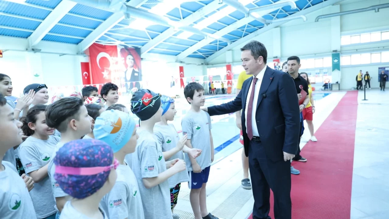 Osmangazi'de 23 Nisan'a özel yüzme şenliği