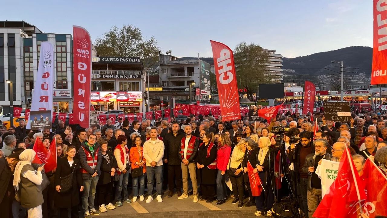 Kent meydanında Bozbey protestosu! Bozbey'in mektubunu Nihat Yeşiltaş okudu: Sizlere hizmet etmek...