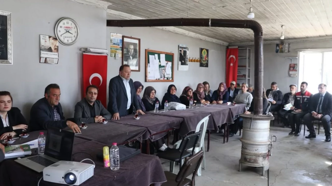 Edirne'de ipek böceği yetiştiriciliği eğitimi verildi