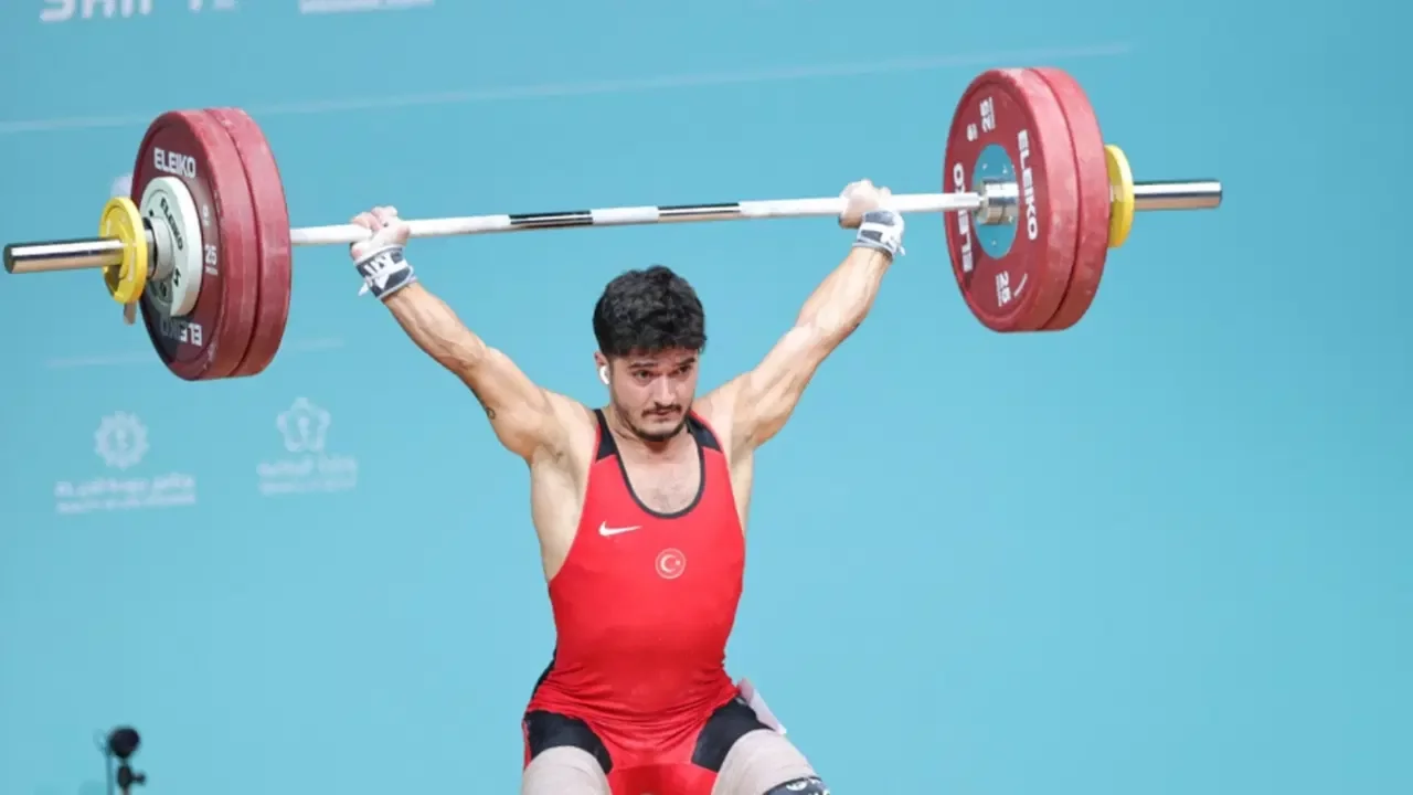 Muhammed Furkan Özbek, Avrupa rekoru kırarak şampiyon oldu