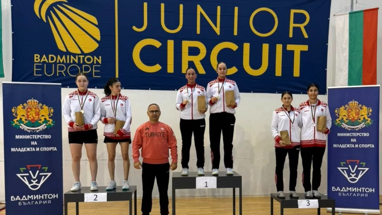 Osmangazi Belediyespor Badminton Takımı sporcularından çifte başarı