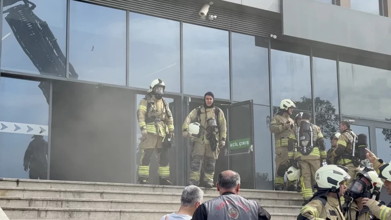 Atölyede yangın: Çok sayıda ekip sevk edildi