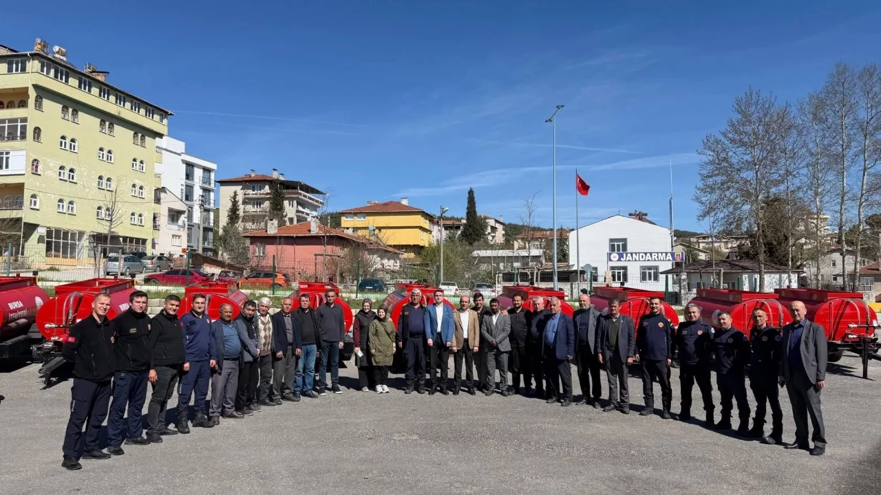 Orhaneli'nin kırsal mahallelerine su tankerleri teslim edildi