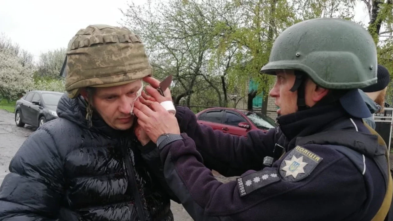 Ukrayna'da el bombalı saldırı: 5 polis yaralandı