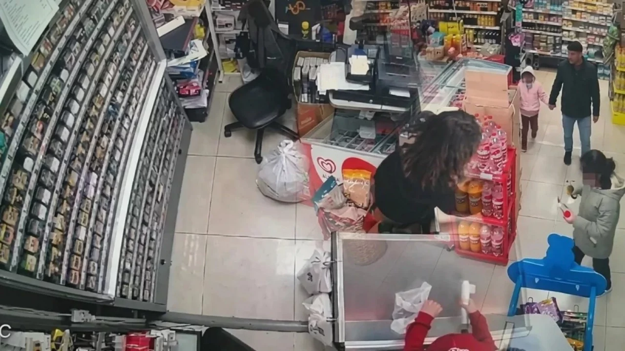 Market içinde vicdanları yaralayan görüntü