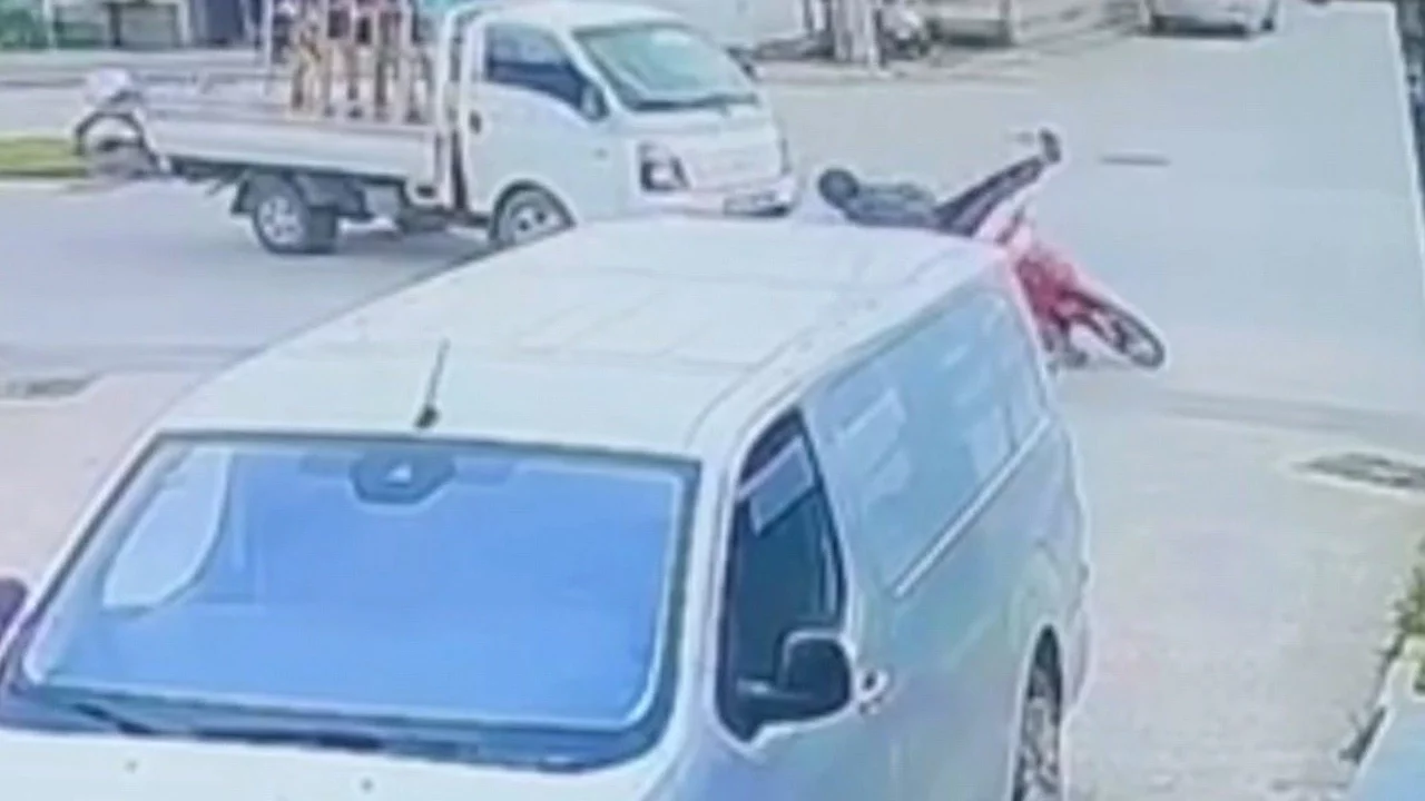 Bursa'da kamyonet ile motosiklet çarpıştı: 1 kişi yaralandı