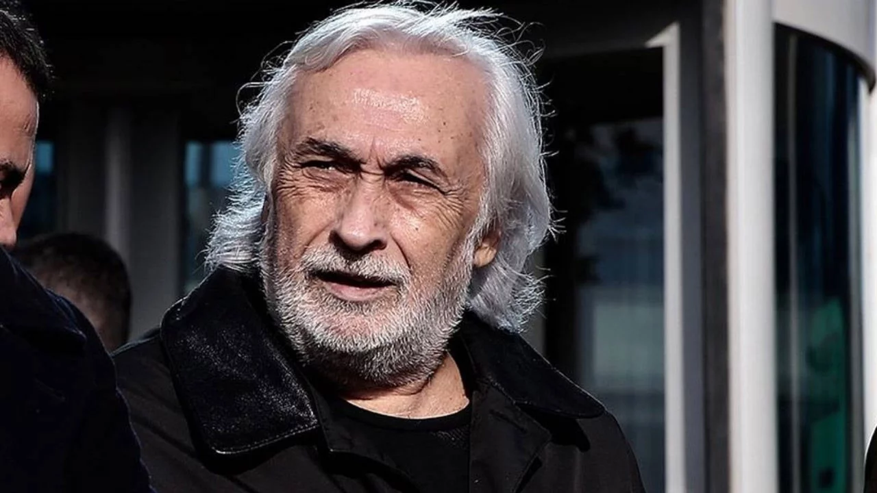 Usta tiyatrocu Müjdat Gezen hastaneye kaldırıldı