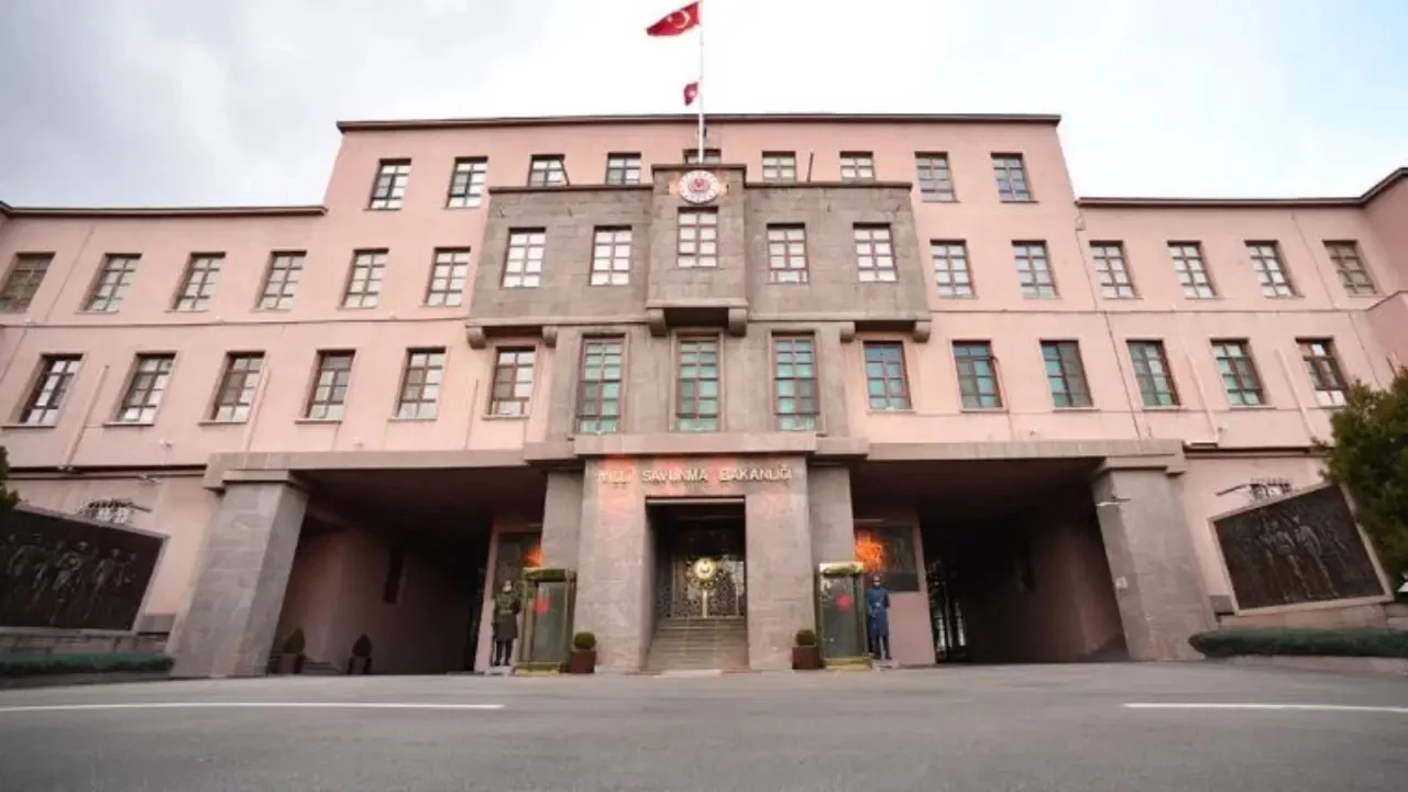 Milli Savunma Bakanlığı açıkladı: Ankara'da bir helikopter kaza kırıma uğradı