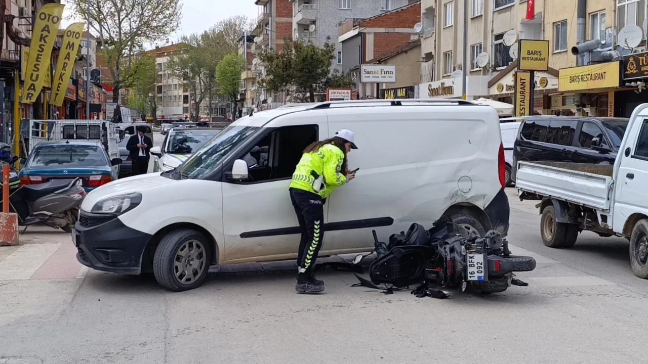 Bursa'da yola aniden çıkan araç kazaya yol açtı