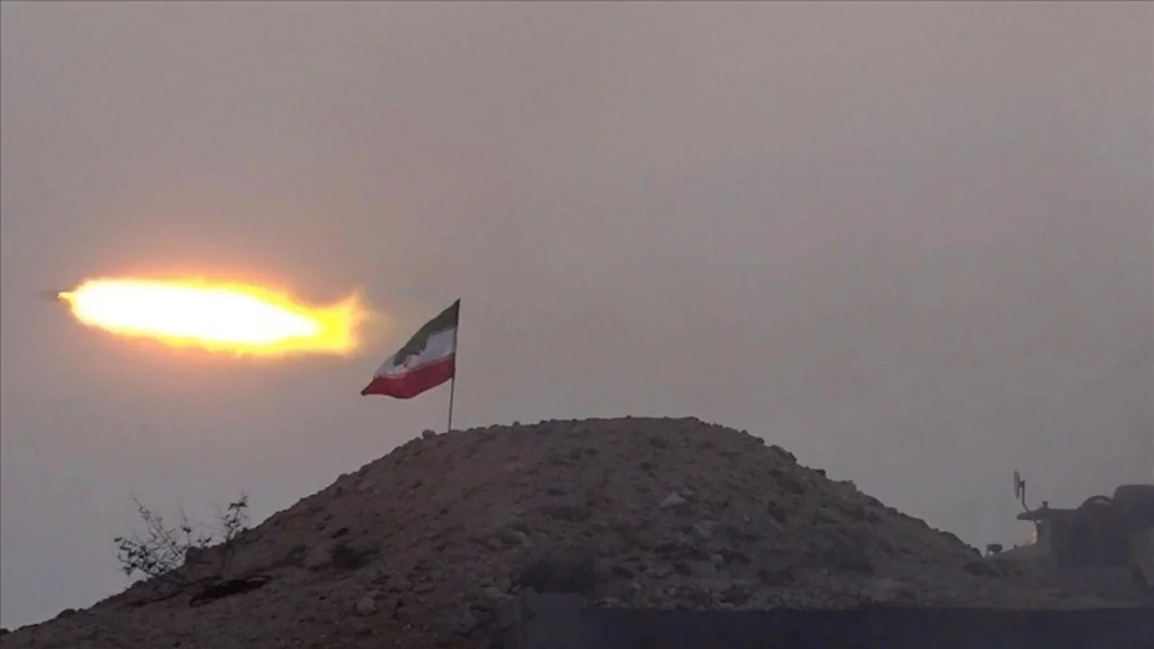 İran Devrim Muhafızları Ordusu'ndan Körfez ülkelerine uyarı