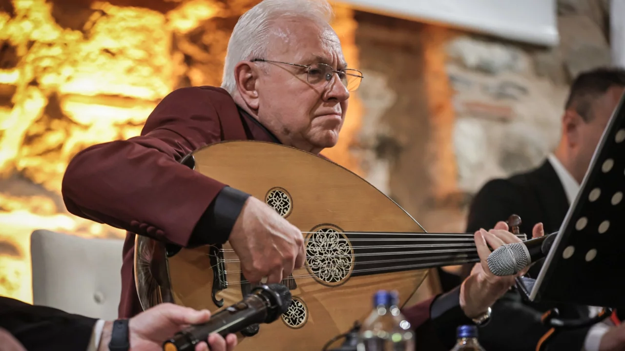 Sanatçı Serdar Kaşıkçılar, Bursa'nın 650 yıllık geleneği gezek akşamına konuk oldu
