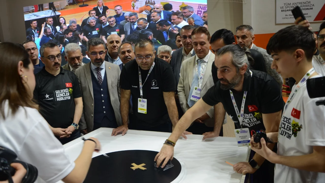 İnegöl'de robot yarışması düzenlendi