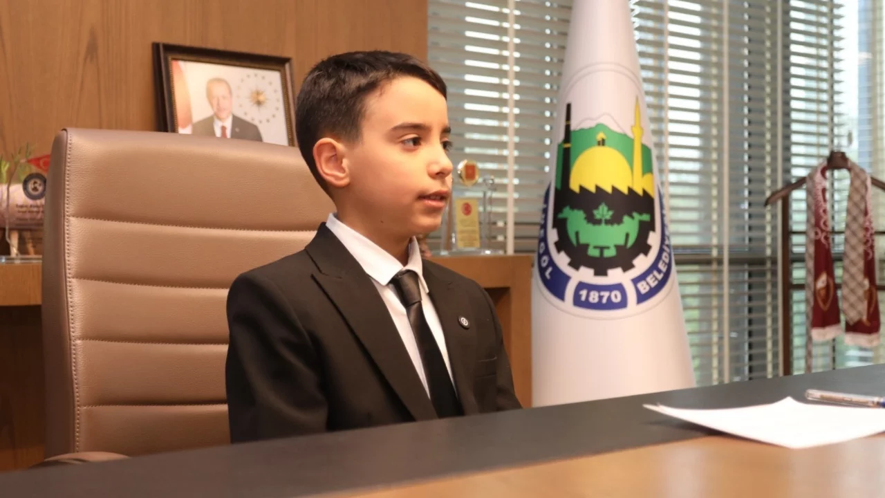 İnegöl'de başkanlık koltuğuna Umut Alp Yiğit oturdu