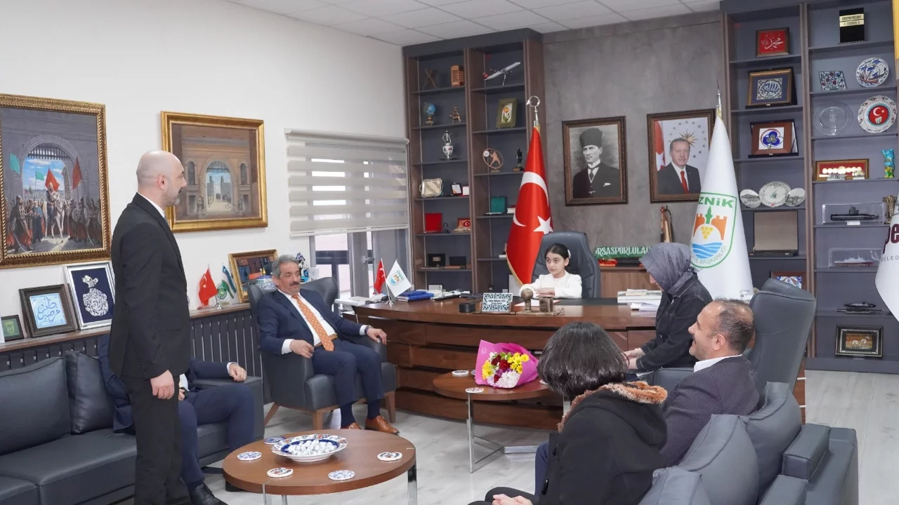 İznik'te 23 Nisan'ın başkanı Ada oldu