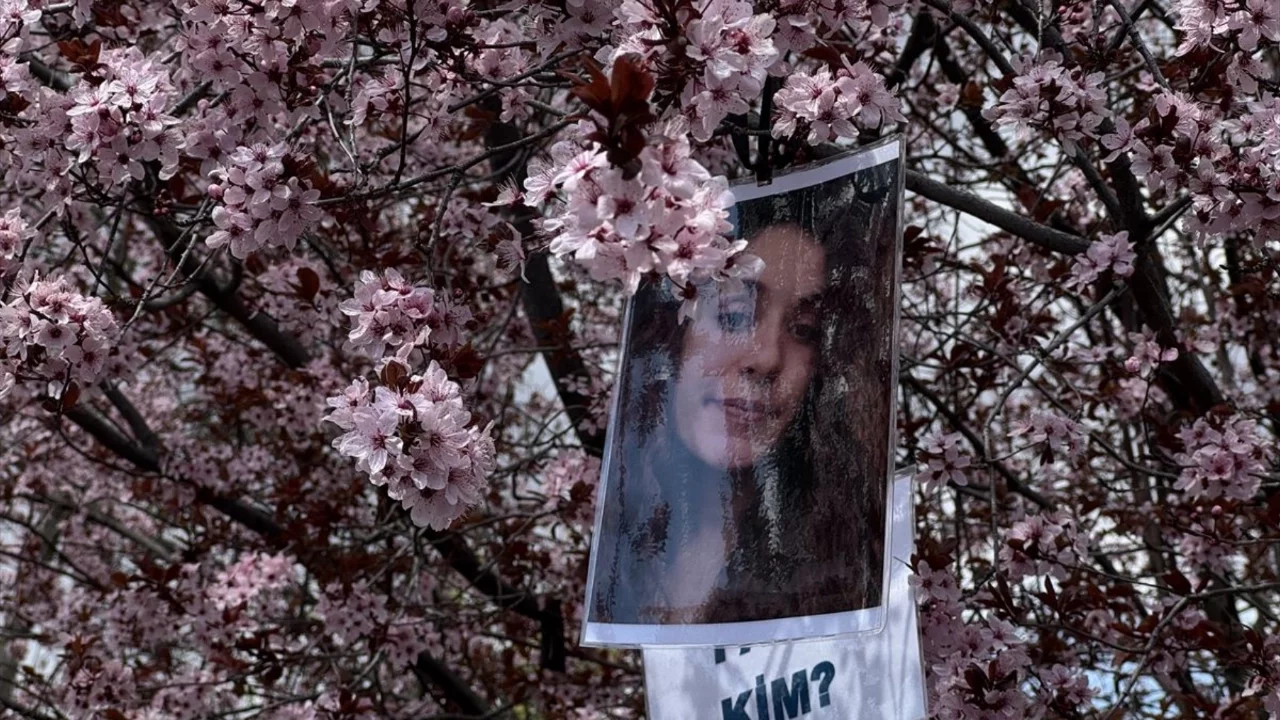 Tunceli'de ağaçlara Gülistan Doku'nun fotoğrafları asıldı