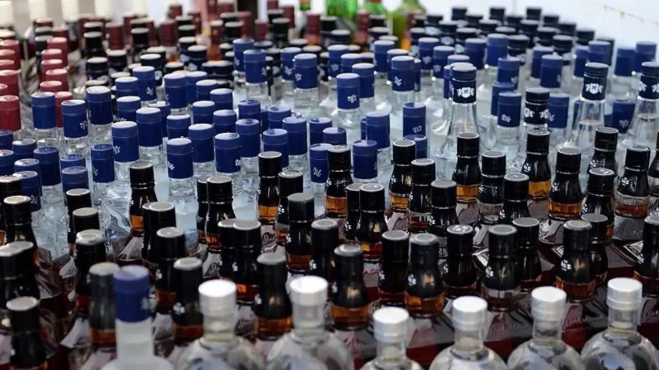 Litrelerce kaçak içki ele geçirildi