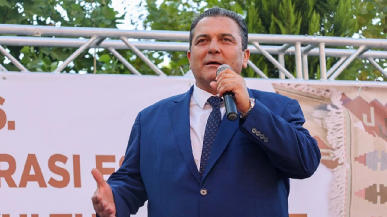 Eşme Belediye Başkanı Yılmaz Tozan görevden uzaklaştırıldı