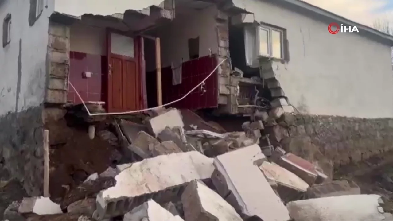 Ağrı'daki depremde bazı yapılarda hasar oluştu