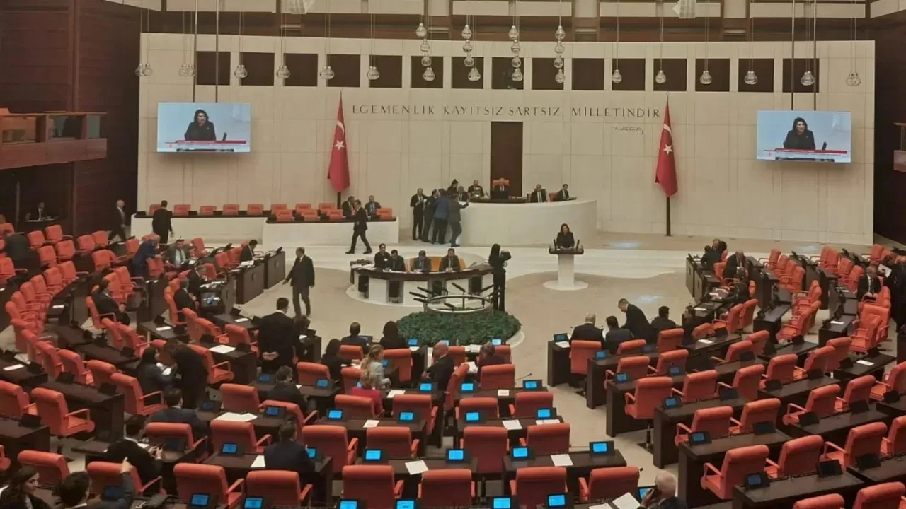 TBMM'de 'yoklama' krizi... Celal Adan'dan AKP sıralarına sert tepki