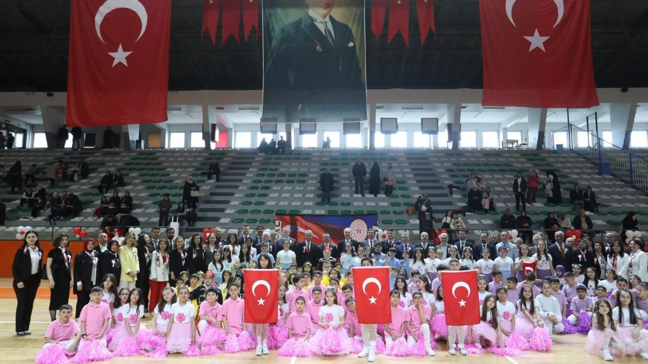 İnegöl'de 23 Nisan coşkuyla kutlandı