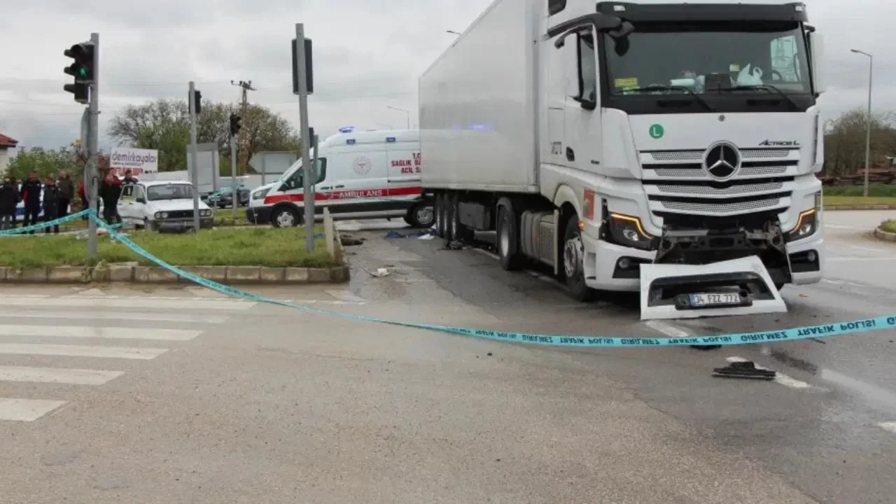 Otomobilden tırın altına fırlayan Yamaç bebek hayatını kaybetti