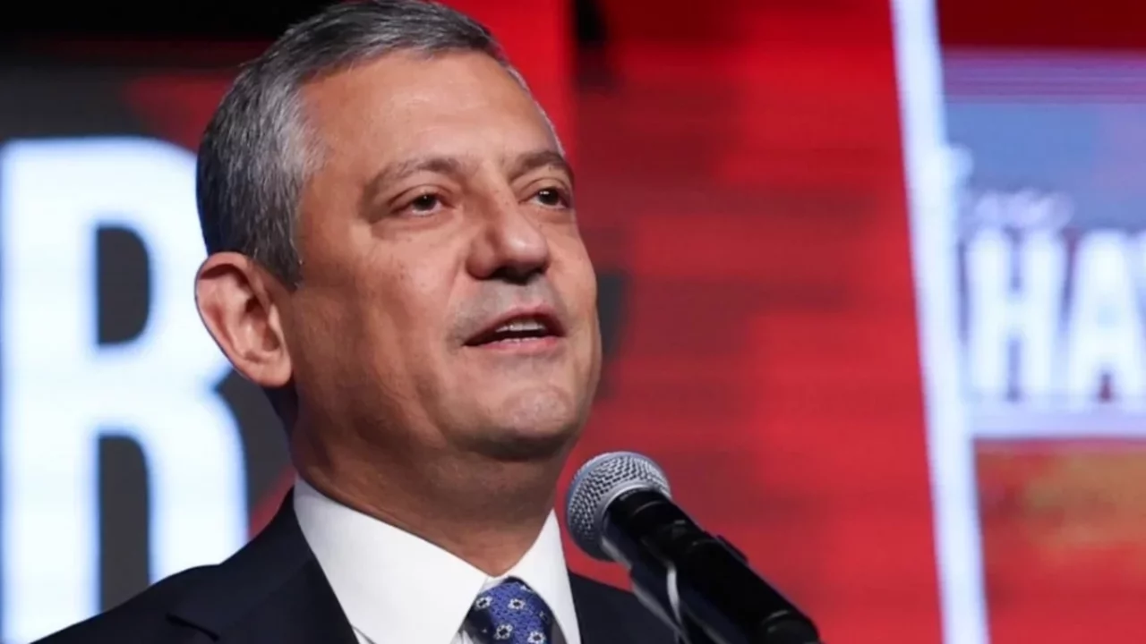 Özgür Özel'den '23 Nisan' mesajı: 'O, en büyük mirasını bir çocuğun kalbine bıraktı...'