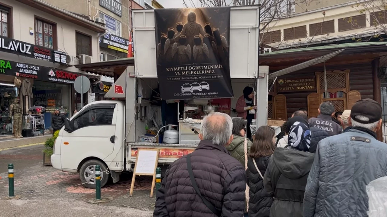 Bursa'da taksicilerden kahraman öğretmen ve öğrencilere vefa