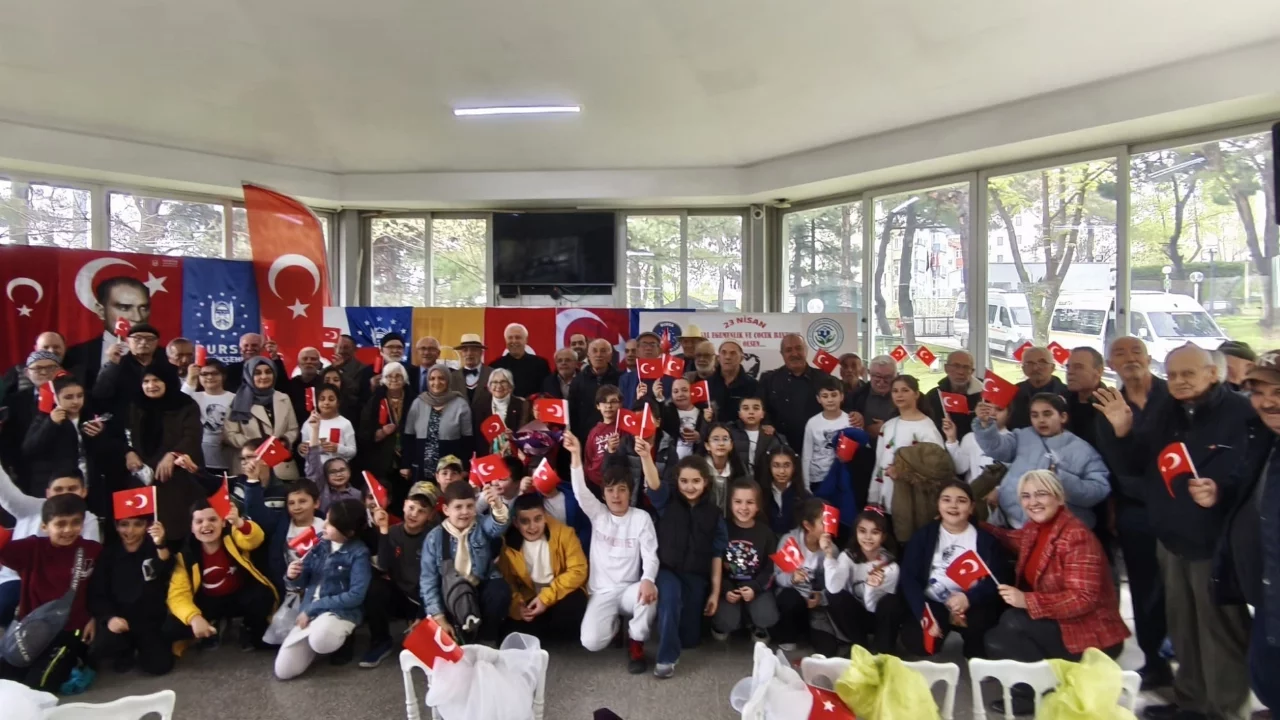 Miniklerden yürek ısıtan 23 Nisan kutlaması