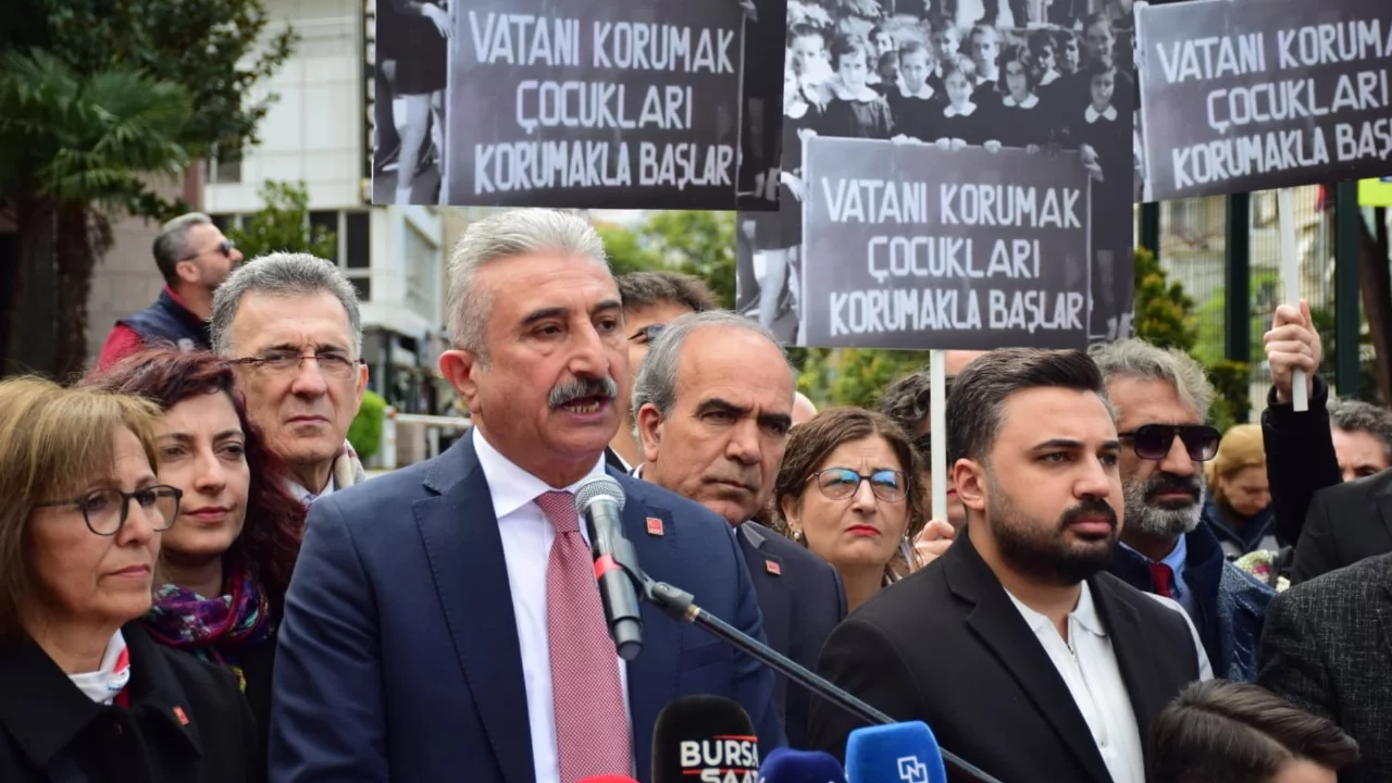 CHP Bursa İl Başkanlığı çocuklar için yürüdü: "Yaşananlar münferit değil, ihmalin sonucu"