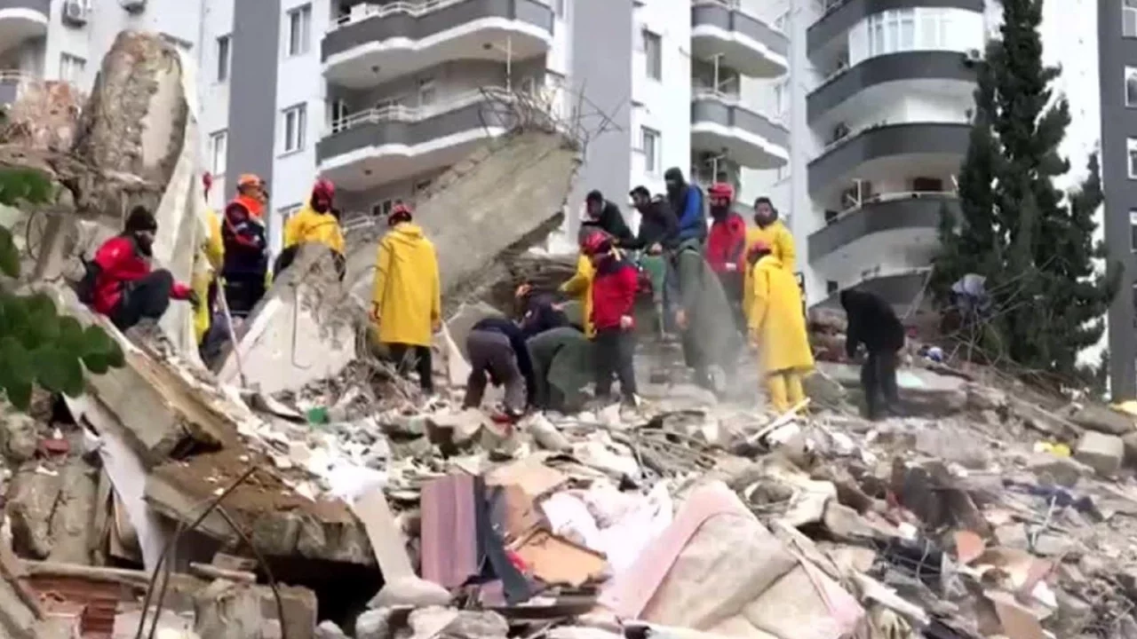 Depremde yıkılan apartmanın firari müteahhidi Tayland'da yakalandı