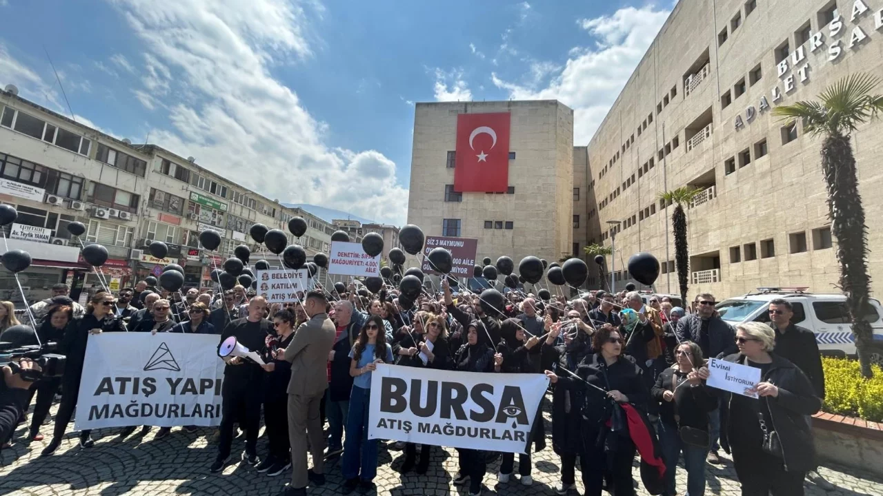 Atış Yapı mağdurlarından Bursa'da adliyenin önünde basın açıklaması!