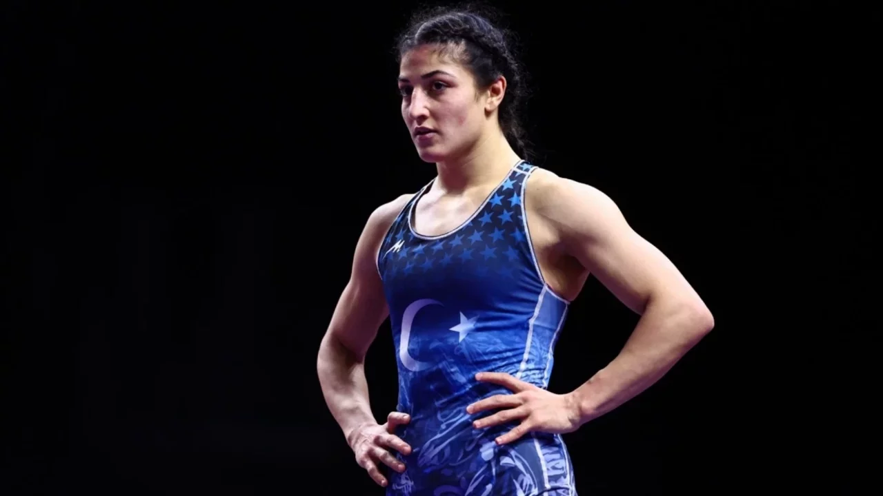 Milli güreşçi Elvira Süleyman Kamaloğlu, Avrupa ikincisi oldu