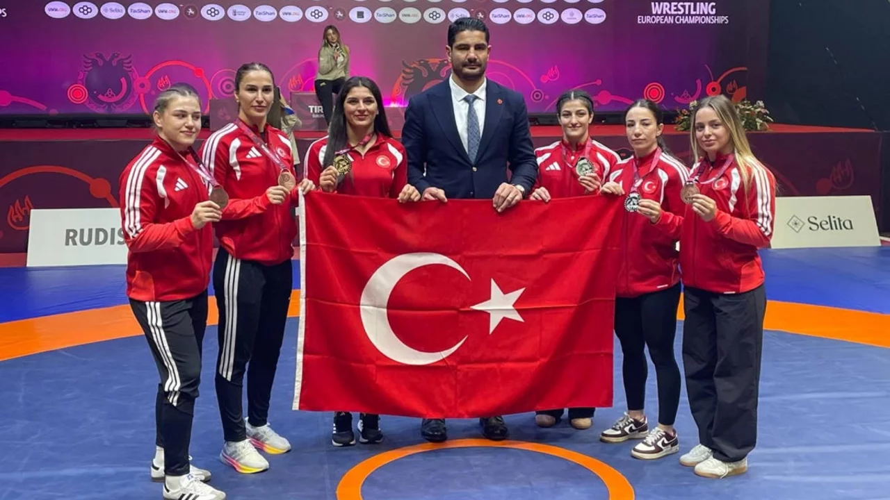 Kadın Güreş Milli Takımımız Avrupa ikincisi oldu