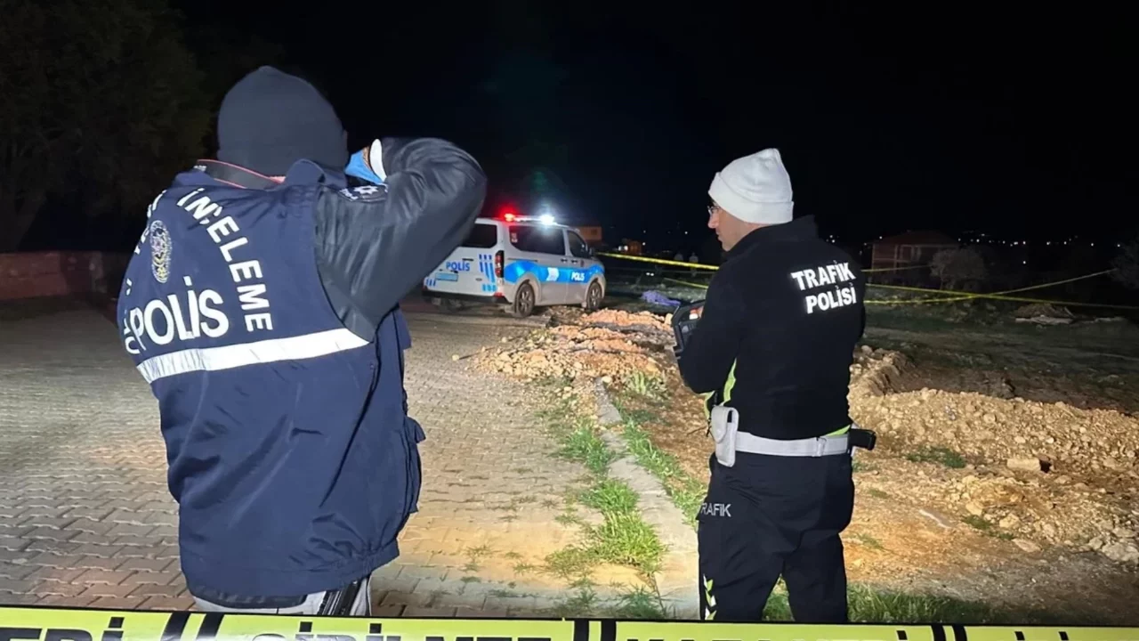 Motosiklet araziye devrildi: 1 ölü