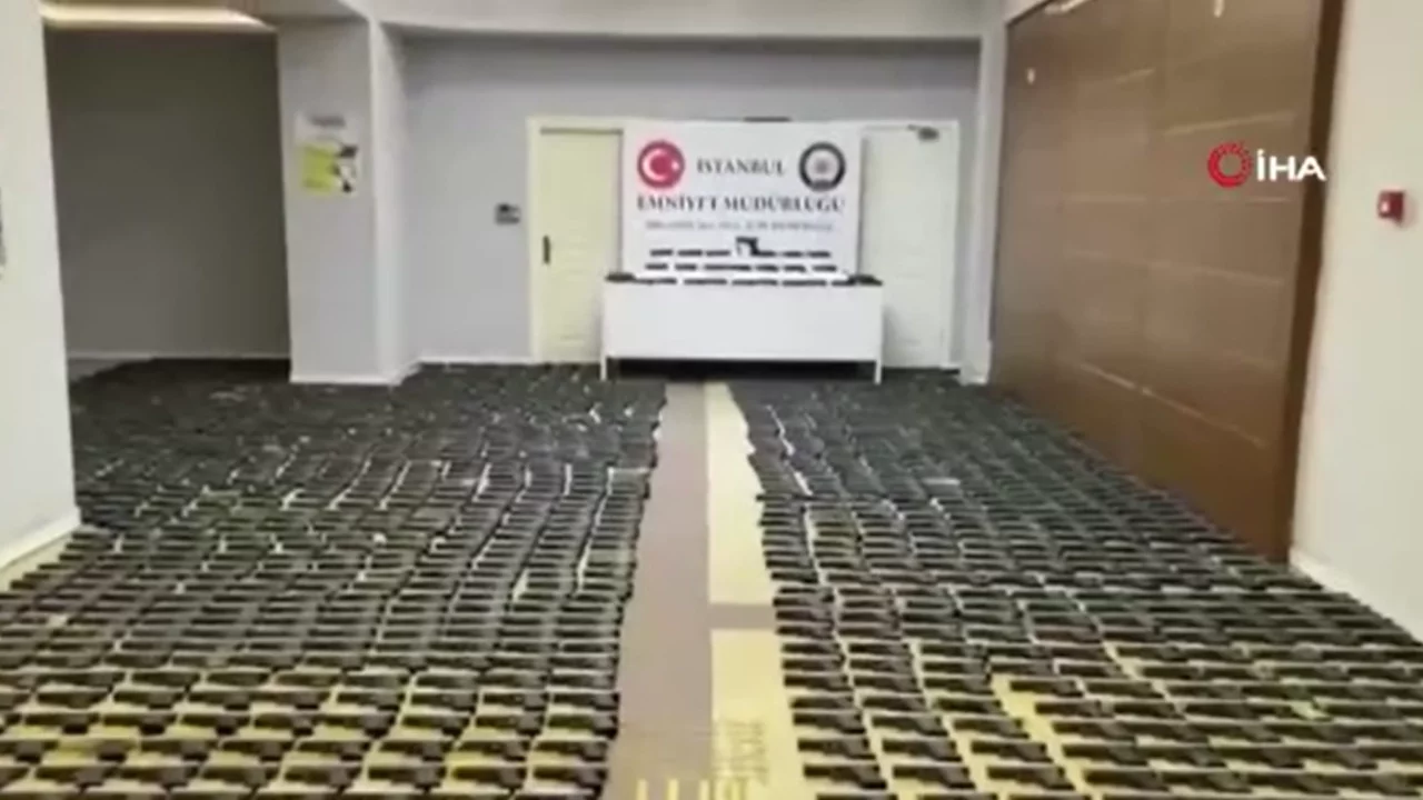 İstanbul'da dev operasyon: Toprak altında binlerce silah parçası ele geçirildi