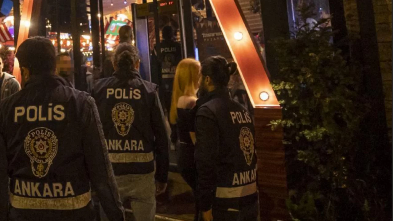 İstanbul Kadıköy'de mekanlara uyuşturucu operasyonu