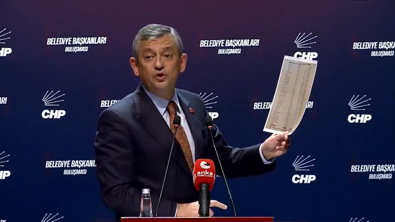 CHP'li belediye başkanları Genel Merkez'de: Özgür Özel yol haritasını açıklıyor