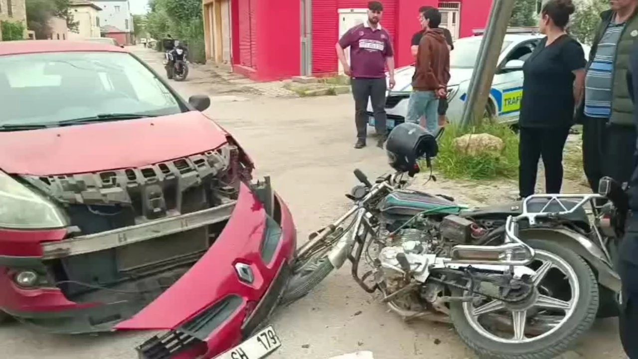 Otomobil ile çarpışan motosikletin sürücüsü ağır yaralandı