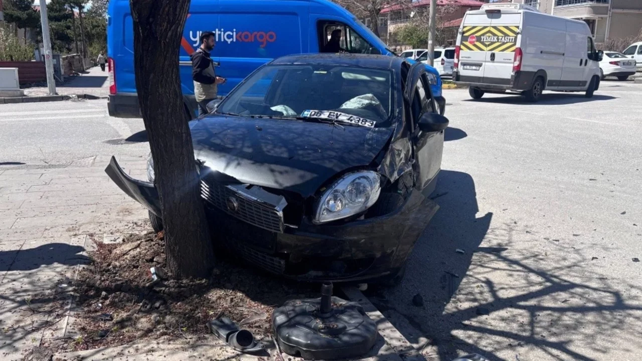 Erzincan'da iki araç çarpıştı: 3'ü çocuk 6 yaralı