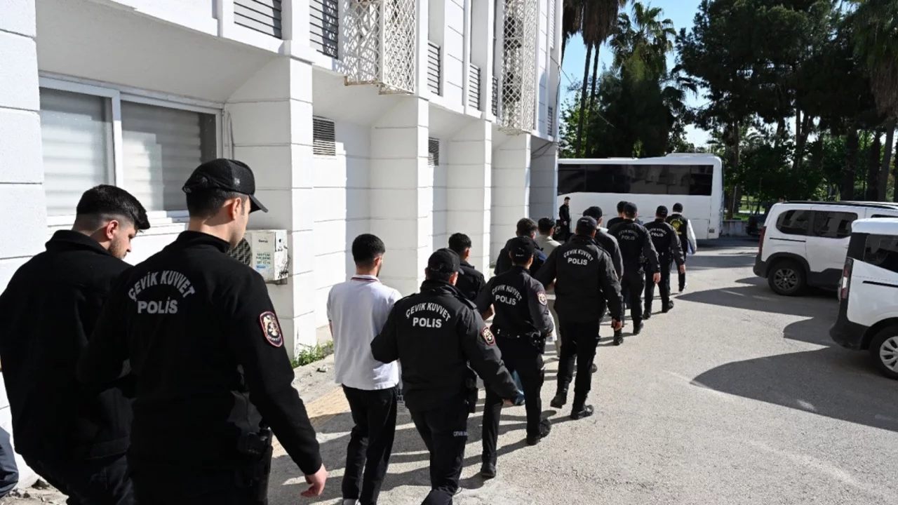 Mersin'de dolandırıcılık şebekesine darbe: 100 milyonluk para trafiği ortaya çıktı