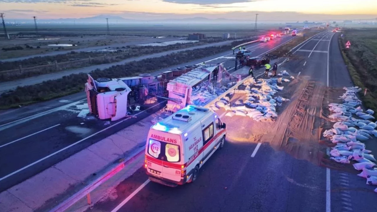 Aksaray'da kaza zinciri: Tır devrildi, duran araca çarptılar, 6 yaralı