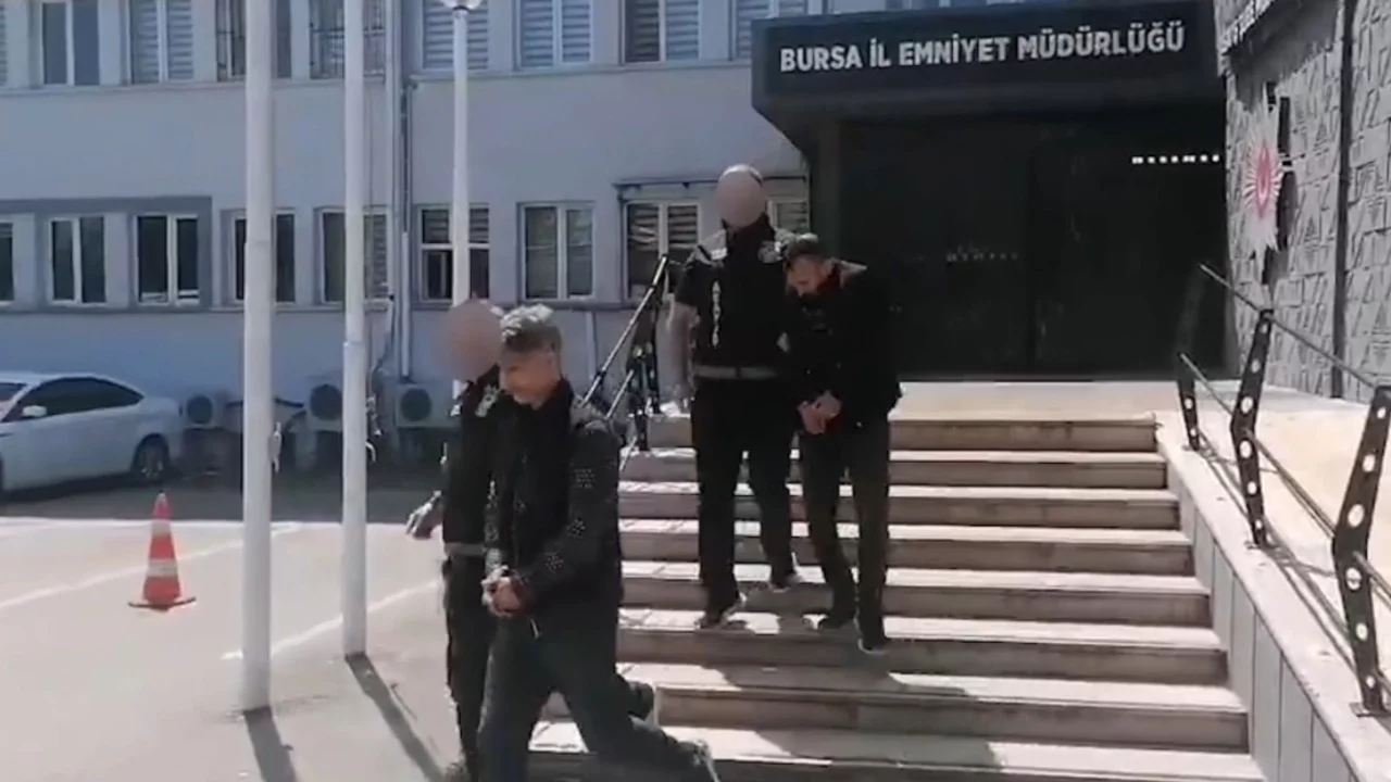 Bursa'da film gibi kovalamaca: Çaldıkları kargo aracıyla kaçan 2 şüpheli tutuklandı