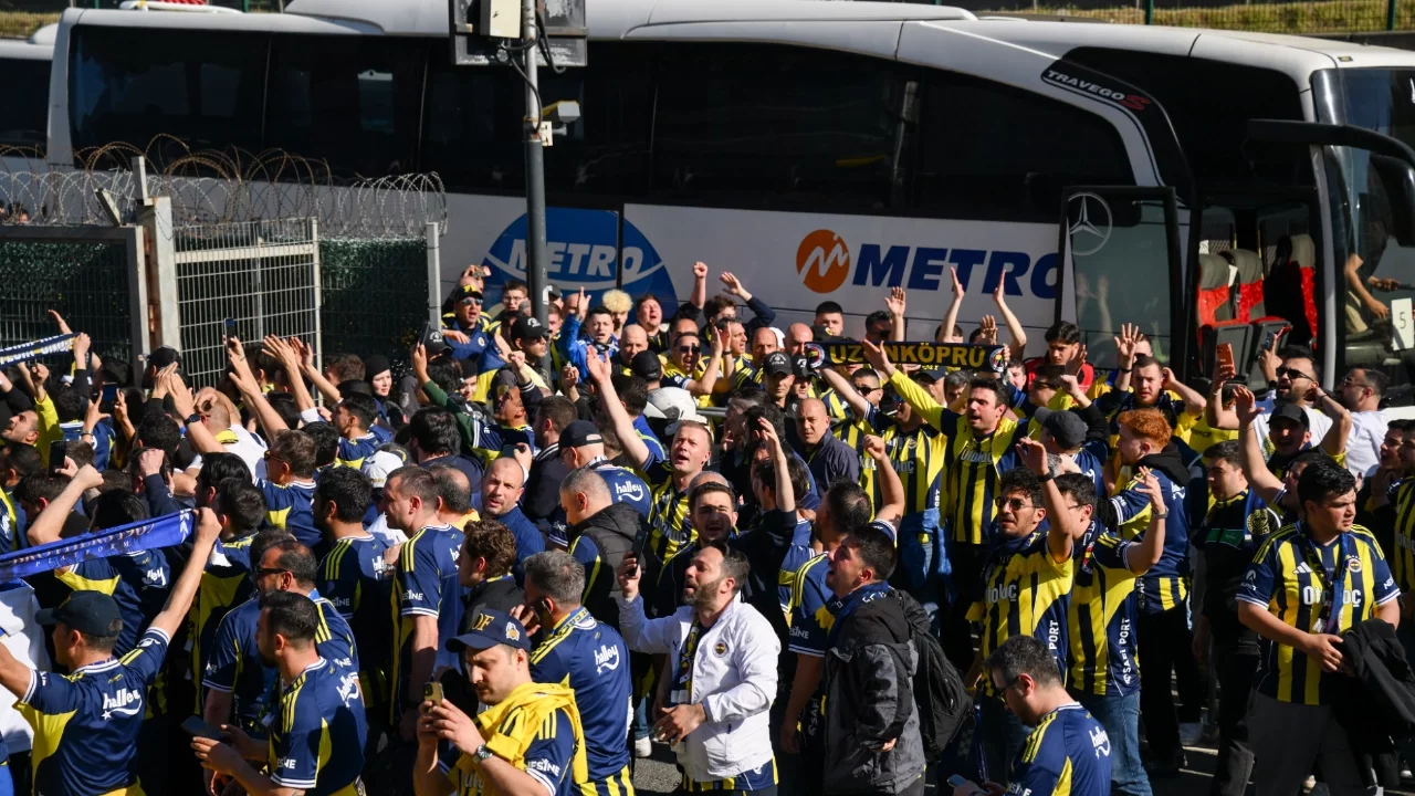 Fenerbahçe taraftarları, RAMS Park'a geldi