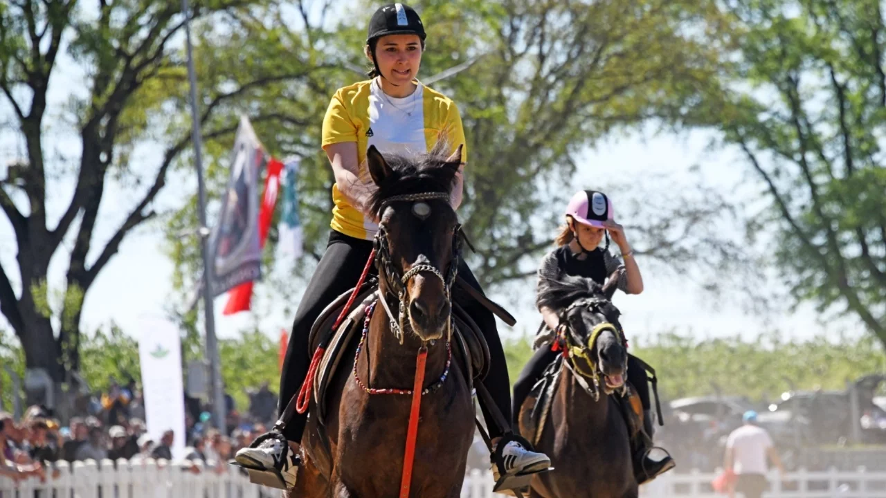 Osmangazi'de Geleneksel Rahvan At Koşusu  heyecanı