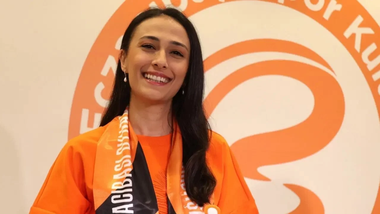 Eczacıbaşı Dynavit Simge Aköz ile yeni sözleşme imzaladı