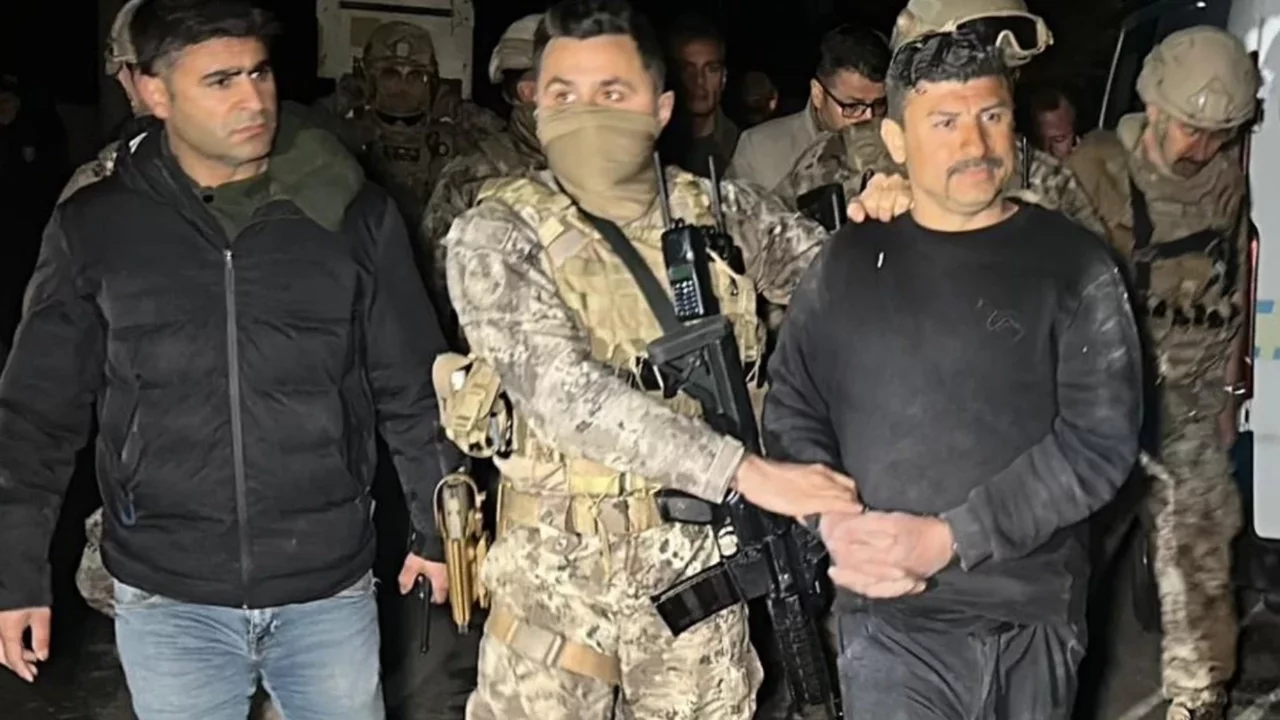 Polislere pompalı tüfekli saldırı: 2 polis yaralandı